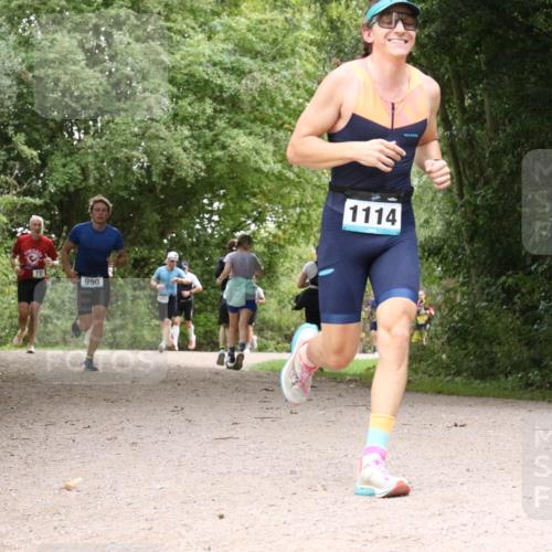 30.08.2026 - Elbe Triathlon Hamburg Antke Förster http://msf.ph/oto/10100775 30.08.2026 11:12:33 Laufen 737, 990, 1114 meine-sportfotos.de
