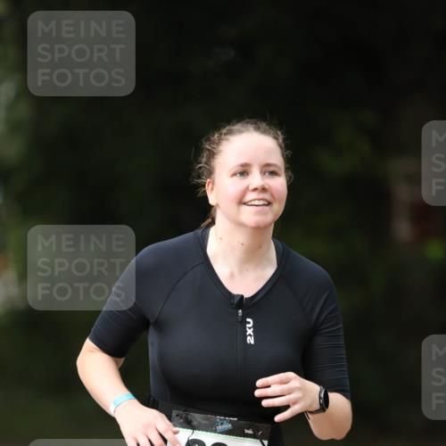 30.08.2026 - Elbe Triathlon Hamburg Antke Förster http://msf.ph/oto/10100794 30.08.2026 11:09:35 Laufen 864, 2 meine-sportfotos.de