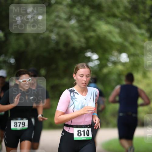30.08.2026 - Elbe Triathlon Hamburg Antke Förster http://msf.ph/oto/10100800 30.08.2026 11:09:47 Laufen 879, 810 meine-sportfotos.de