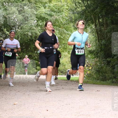 30.08.2026 - Elbe Triathlon Hamburg Antke Förster http://msf.ph/oto/10100803 30.08.2026 11:12:47 Laufen 873, 58, 911 meine-sportfotos.de