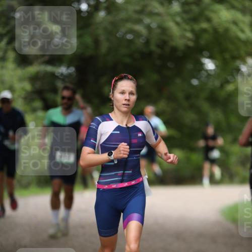 30.08.2026 - Elbe Triathlon Hamburg Antke Förster http://msf.ph/oto/10100842 30.08.2026 11:10:09 Laufen 238 meine-sportfotos.de