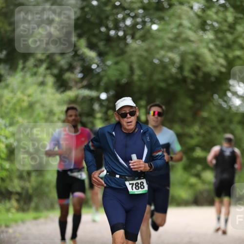 30.08.2026 - Elbe Triathlon Hamburg Antke Förster http://msf.ph/oto/10100852 30.08.2026 11:10:16 Laufen 788 meine-sportfotos.de