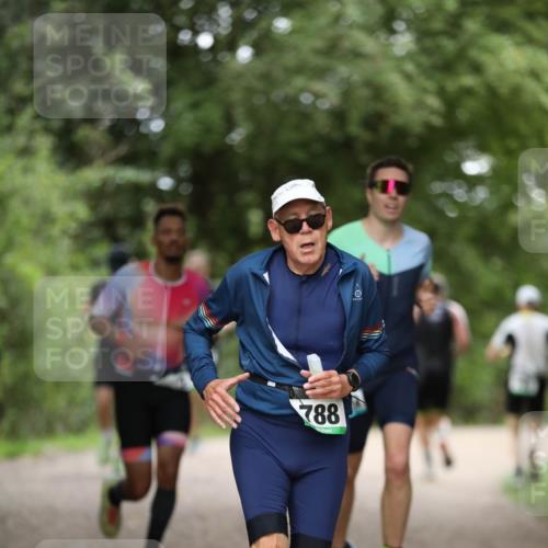 30.08.2026 - Elbe Triathlon Hamburg Antke Förster http://msf.ph/oto/10100854 30.08.2026 11:10:16 Laufen 788 meine-sportfotos.de
