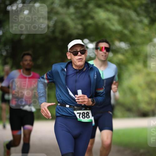 30.08.2026 - Elbe Triathlon Hamburg Antke Förster http://msf.ph/oto/10100856 30.08.2026 11:10:17 Laufen 788 meine-sportfotos.de