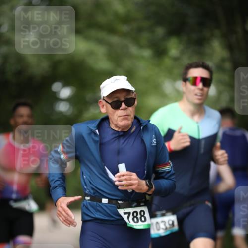 30.08.2026 - Elbe Triathlon Hamburg Antke Förster http://msf.ph/oto/10100858 30.08.2026 11:10:18 Laufen 788, 1039 meine-sportfotos.de