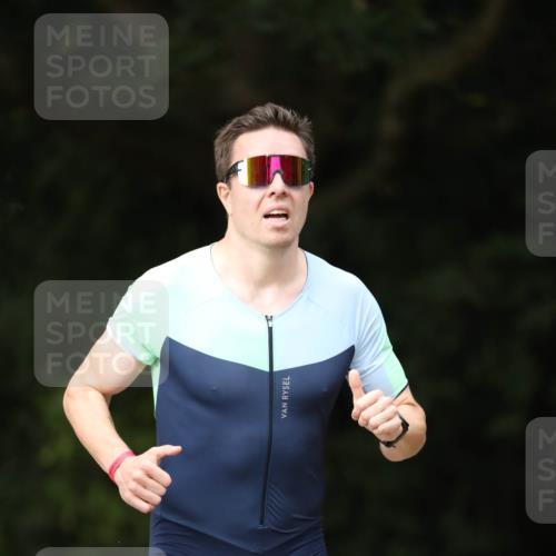 30.08.2026 - Elbe Triathlon Hamburg Antke Förster http://msf.ph/oto/10100862 30.08.2026 11:10:19 Laufen 1039 meine-sportfotos.de