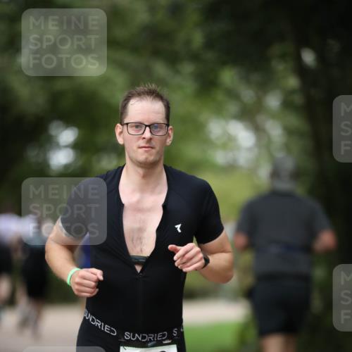 30.08.2026 - Elbe Triathlon Hamburg Antke Förster http://msf.ph/oto/10100876 30.08.2026 11:10:26 Laufen 490 meine-sportfotos.de
