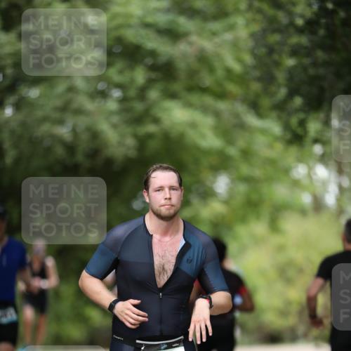 30.08.2026 - Elbe Triathlon Hamburg Antke Förster http://msf.ph/oto/10100894 30.08.2026 11:10:44 Laufen 560 meine-sportfotos.de