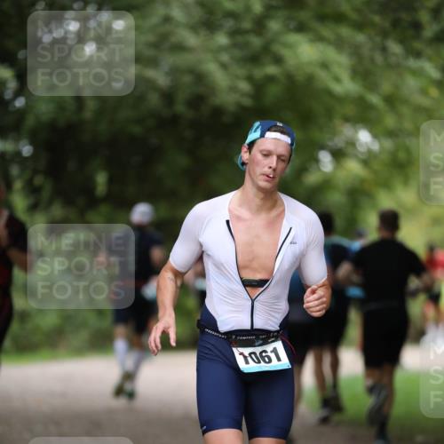 30.08.2026 - Elbe Triathlon Hamburg Antke Förster http://msf.ph/oto/10100936 30.08.2026 11:11:04 Laufen 1061 meine-sportfotos.de