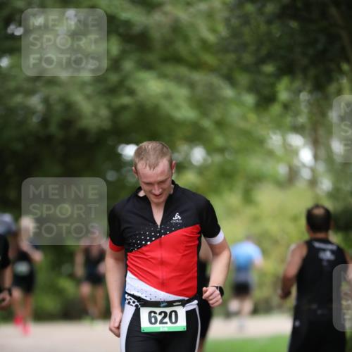 30.08.2026 - Elbe Triathlon Hamburg Antke Förster http://msf.ph/oto/10100952 30.08.2026 11:11:14 Laufen 620 meine-sportfotos.de