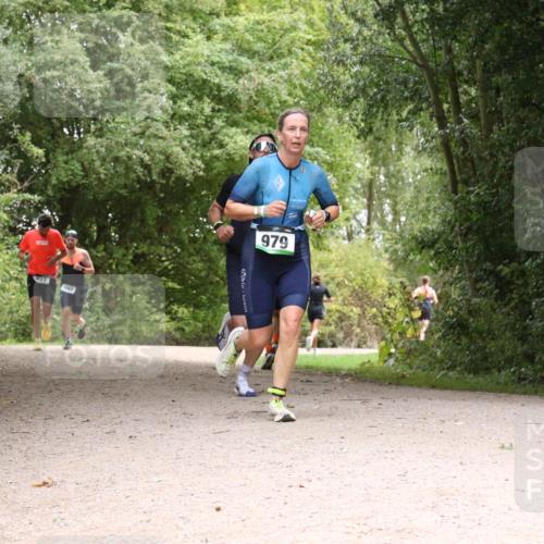 30.08.2026 - Elbe Triathlon Hamburg Antke Förster http://msf.ph/oto/10100971 30.08.2026 11:14:23 Laufen 979, 10 meine-sportfotos.de