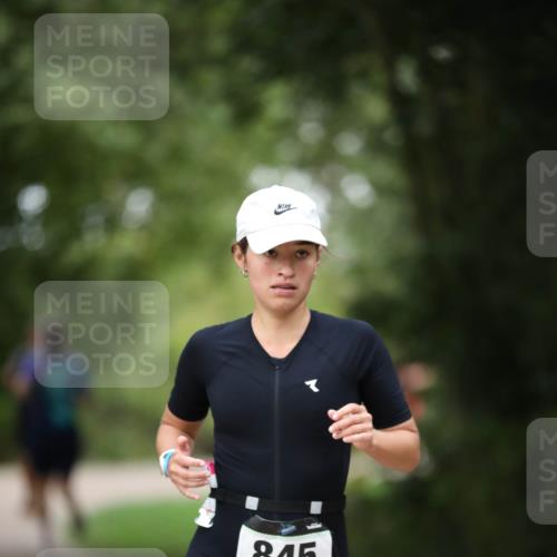 30.08.2026 - Elbe Triathlon Hamburg Antke Förster http://msf.ph/oto/10100994 30.08.2026 11:11:34 Laufen 845 meine-sportfotos.de