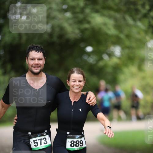 30.08.2026 - Elbe Triathlon Hamburg Antke Förster http://msf.ph/oto/10101000 30.08.2026 11:11:39 Laufen 573, 889 meine-sportfotos.de