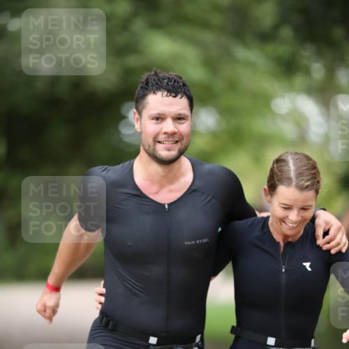 30.08.2026 - Elbe Triathlon Hamburg Antke Förster http://msf.ph/oto/10101004 30.08.2026 11:11:40 Laufen 573, 889 meine-sportfotos.de