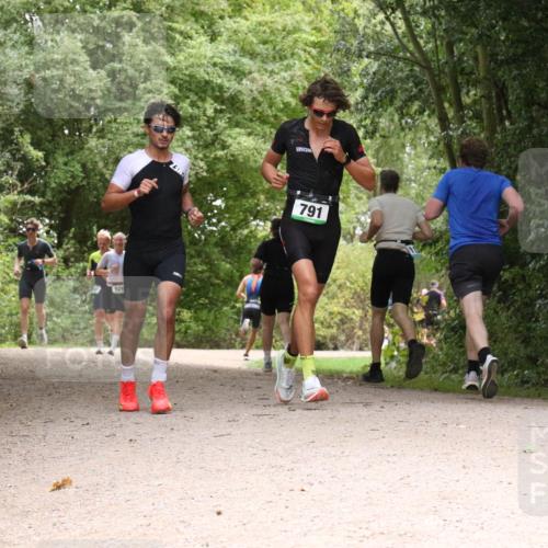 30.08.2026 - Elbe Triathlon Hamburg Antke Förster http://msf.ph/oto/10101031 30.08.2026 11:15:04 Laufen 926, 791 meine-sportfotos.de