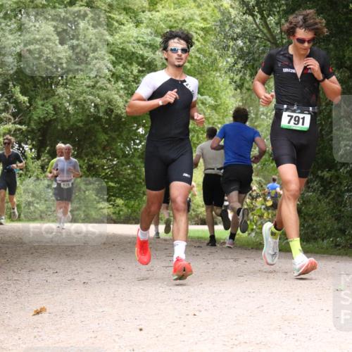 30.08.2026 - Elbe Triathlon Hamburg Antke Förster http://msf.ph/oto/10101033 30.08.2026 11:15:05 Laufen 926, 791 meine-sportfotos.de
