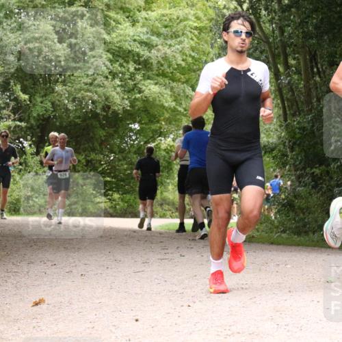 30.08.2026 - Elbe Triathlon Hamburg Antke Förster http://msf.ph/oto/10101035 30.08.2026 11:15:05 Laufen 926, 791 meine-sportfotos.de