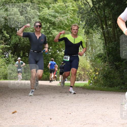 30.08.2026 - Elbe Triathlon Hamburg Antke Förster http://msf.ph/oto/10101045 30.08.2026 11:15:11 Laufen 712, 580, 926 meine-sportfotos.de