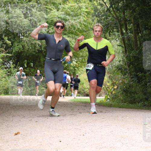 30.08.2026 - Elbe Triathlon Hamburg Antke Förster http://msf.ph/oto/10101047 30.08.2026 11:15:11 Laufen 580 meine-sportfotos.de