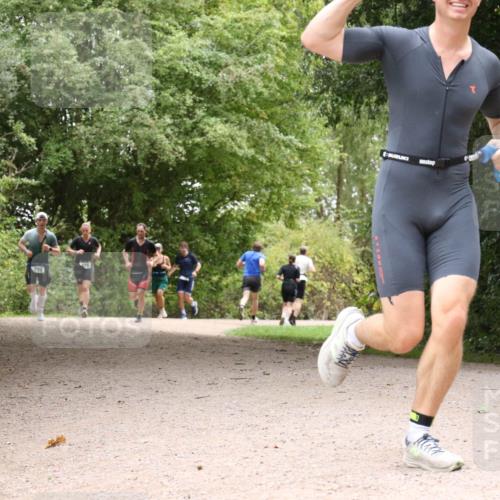 30.08.2026 - Elbe Triathlon Hamburg Antke Förster http://msf.ph/oto/10101051 30.08.2026 11:15:13 Laufen 792, 580 meine-sportfotos.de