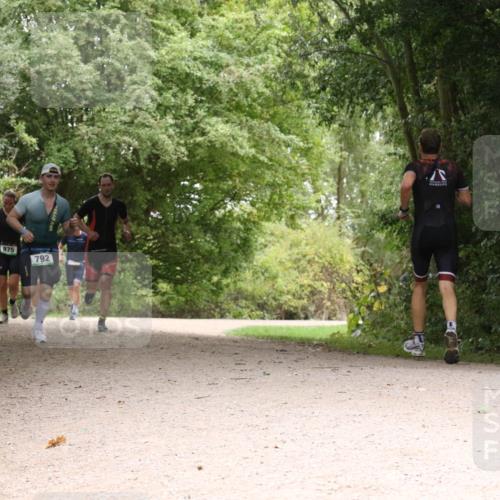 30.08.2026 - Elbe Triathlon Hamburg Antke Förster http://msf.ph/oto/10101055 30.08.2026 11:15:17 Laufen 875, 792 meine-sportfotos.de