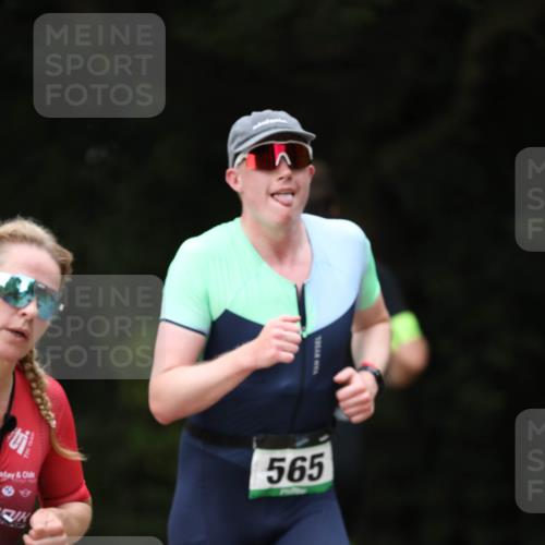 30.08.2026 - Elbe Triathlon Hamburg Antke Förster http://msf.ph/oto/10101056 30.08.2026 11:12:15 Laufen 565 meine-sportfotos.de
