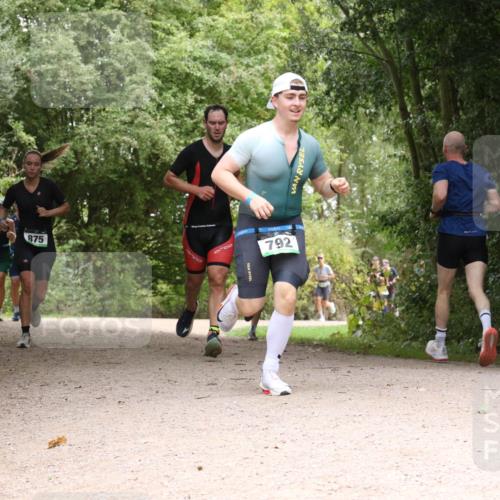 30.08.2026 - Elbe Triathlon Hamburg Antke Förster http://msf.ph/oto/10101061 30.08.2026 11:15:20 Laufen 875, 792 meine-sportfotos.de