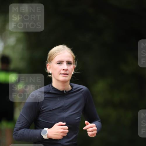 30.08.2026 - Elbe Triathlon Hamburg Antke Förster http://msf.ph/oto/10101062 30.08.2026 11:12:17 Laufen 805 meine-sportfotos.de