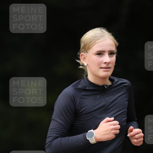 30.08.2026 - Elbe Triathlon Hamburg Antke Förster http://msf.ph/oto/10101064 30.08.2026 11:12:17 Laufen 805 meine-sportfotos.de