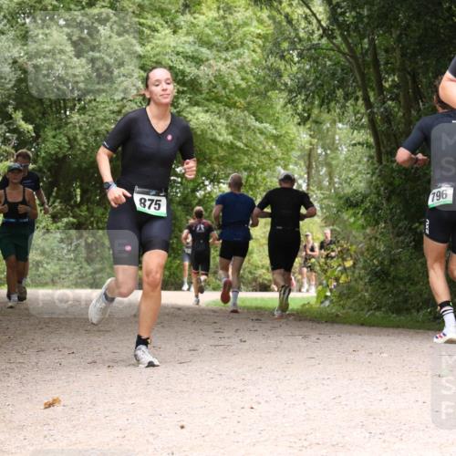 30.08.2026 - Elbe Triathlon Hamburg Antke Förster http://msf.ph/oto/10101067 30.08.2026 11:15:22 Laufen 875, 90, 796 meine-sportfotos.de