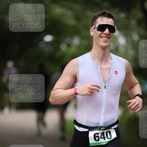 30.08.2026 - Elbe Triathlon Hamburg Antke Förster http://msf.ph/oto/10101080 30.08.2026 11:12:31 Laufen 640 meine-sportfotos.de