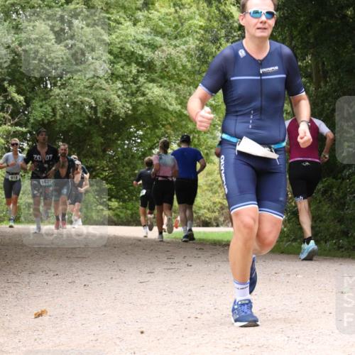 30.08.2026 - Elbe Triathlon Hamburg Antke Förster http://msf.ph/oto/10101081 30.08.2026 11:15:29 Laufen 918, 1621 meine-sportfotos.de