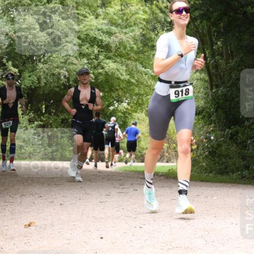 30.08.2026 - Elbe Triathlon Hamburg Antke Förster http://msf.ph/oto/10101095 30.08.2026 11:15:36 Laufen 520, 918 meine-sportfotos.de
