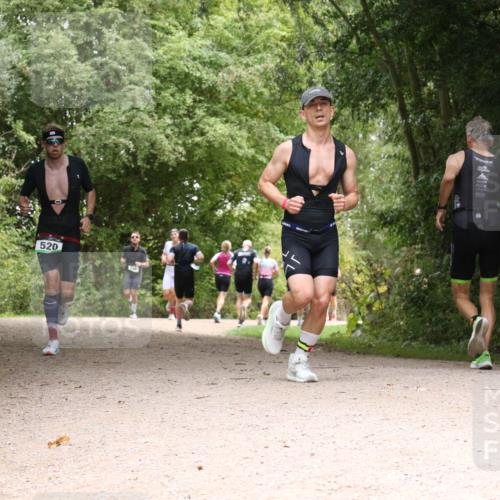30.08.2026 - Elbe Triathlon Hamburg Antke Förster http://msf.ph/oto/10101099 30.08.2026 11:15:37 Laufen 520 meine-sportfotos.de