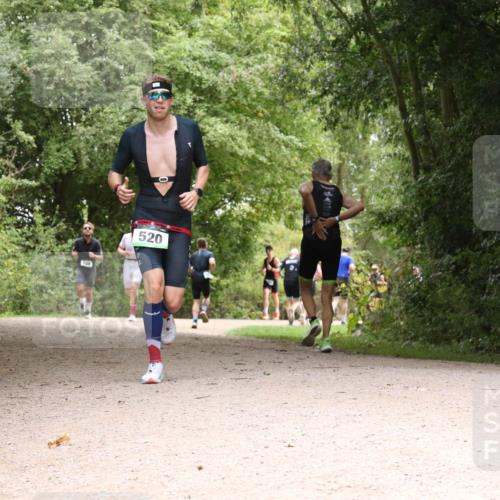 30.08.2026 - Elbe Triathlon Hamburg Antke Förster http://msf.ph/oto/10101103 30.08.2026 11:15:39 Laufen 520 meine-sportfotos.de