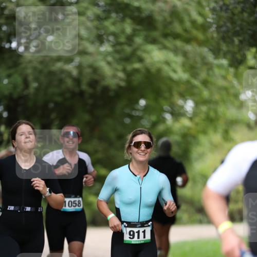 30.08.2026 - Elbe Triathlon Hamburg Antke Förster http://msf.ph/oto/10101110 30.08.2026 11:12:46 Laufen 3, 5, 13, 1058, 911 meine-sportfotos.de