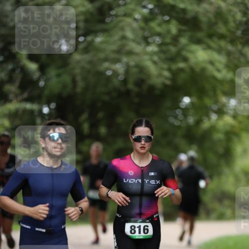 30.08.2026 - Elbe Triathlon Hamburg Antke Förster http://msf.ph/oto/10101122 30.08.2026 11:12:51 Laufen 3, 816 meine-sportfotos.de