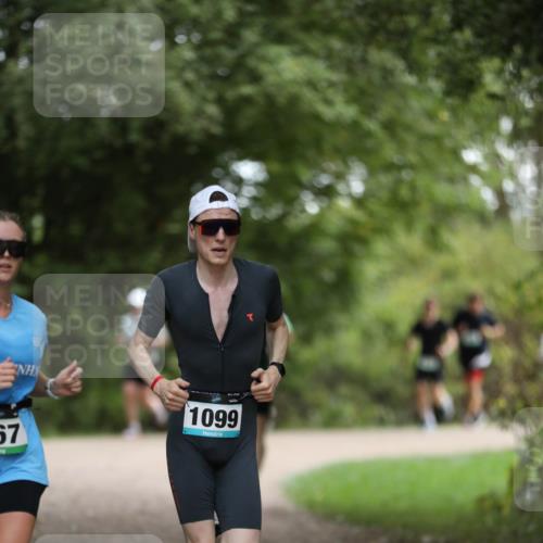 30.08.2026 - Elbe Triathlon Hamburg Antke Förster http://msf.ph/oto/10101144 30.08.2026 11:13:00 Laufen 57, 1099 meine-sportfotos.de