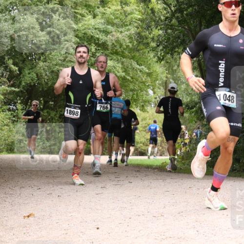 30.08.2026 - Elbe Triathlon Hamburg Antke Förster http://msf.ph/oto/10101173 30.08.2026 11:16:34 Laufen 1898, 766, 1048, 040 meine-sportfotos.de