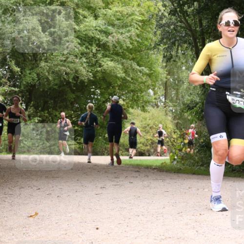 30.08.2026 - Elbe Triathlon Hamburg Antke Förster http://msf.ph/oto/10101213 30.08.2026 11:16:56 Laufen 785, 828, 827 meine-sportfotos.de