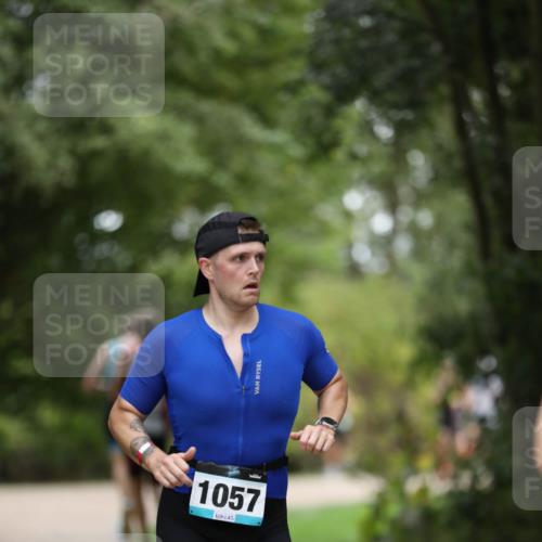 30.08.2026 - Elbe Triathlon Hamburg Antke Förster http://msf.ph/oto/10101224 30.08.2026 11:13:44 Laufen 1057 meine-sportfotos.de