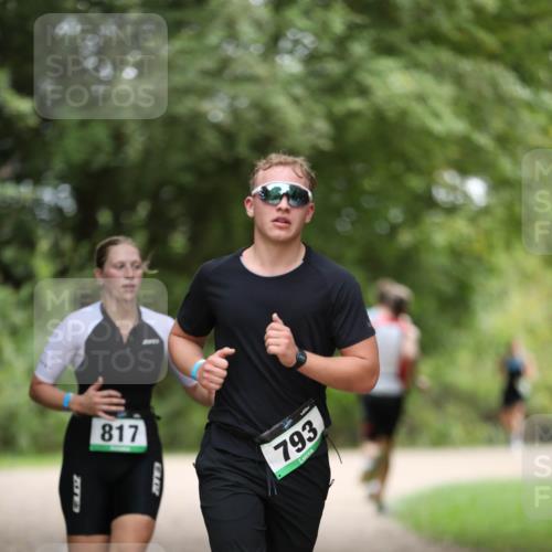 30.08.2026 - Elbe Triathlon Hamburg Antke Förster http://msf.ph/oto/10101226 30.08.2026 11:13:45 Laufen 817, 793 meine-sportfotos.de