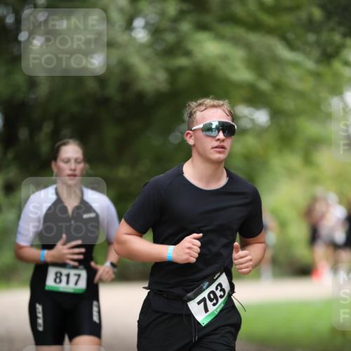 30.08.2026 - Elbe Triathlon Hamburg Antke Förster http://msf.ph/oto/10101228 30.08.2026 11:13:46 Laufen 817, 793 meine-sportfotos.de