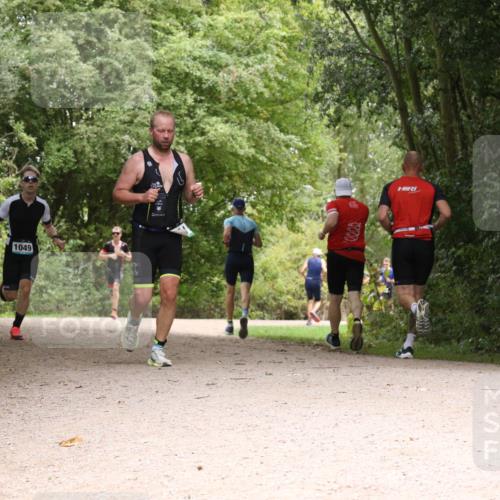 30.08.2026 - Elbe Triathlon Hamburg Antke Förster http://msf.ph/oto/10101231 30.08.2026 11:17:06 Laufen 1049, 0002 meine-sportfotos.de