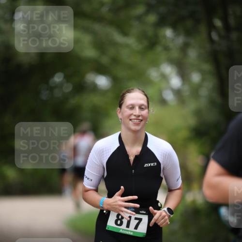 30.08.2026 - Elbe Triathlon Hamburg Antke Förster http://msf.ph/oto/10101232 30.08.2026 11:13:47 Laufen 817, 3, 3 meine-sportfotos.de