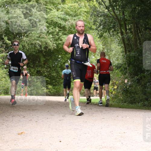 30.08.2026 - Elbe Triathlon Hamburg Antke Förster http://msf.ph/oto/10101233 30.08.2026 11:17:07 Laufen 1049 meine-sportfotos.de