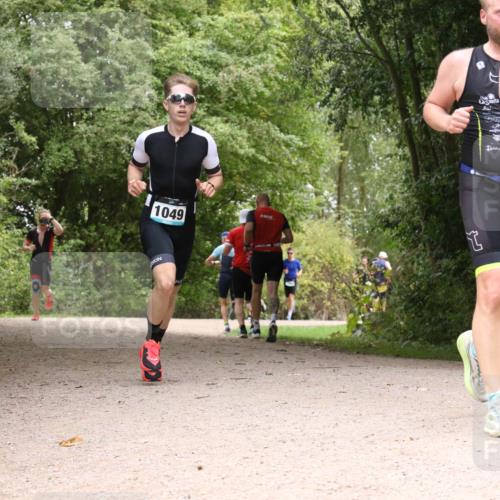 30.08.2026 - Elbe Triathlon Hamburg Antke Förster http://msf.ph/oto/10101237 30.08.2026 11:17:09 Laufen 1049 meine-sportfotos.de