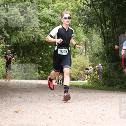 30.08.2026 - Elbe Triathlon Hamburg Antke Förster http://msf.ph/oto/10101239 30.08.2026 11:17:09 Laufen 1049 meine-sportfotos.de