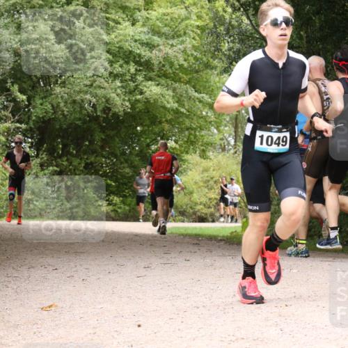 30.08.2026 - Elbe Triathlon Hamburg Antke Förster http://msf.ph/oto/10101241 30.08.2026 11:17:10 Laufen 1049, 694 meine-sportfotos.de