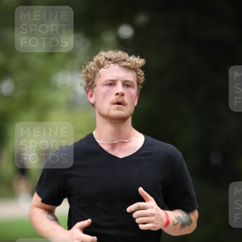 30.08.2026 - Elbe Triathlon Hamburg Antke Förster http://msf.ph/oto/10101254 30.08.2026 11:14:04 Laufen 537 meine-sportfotos.de